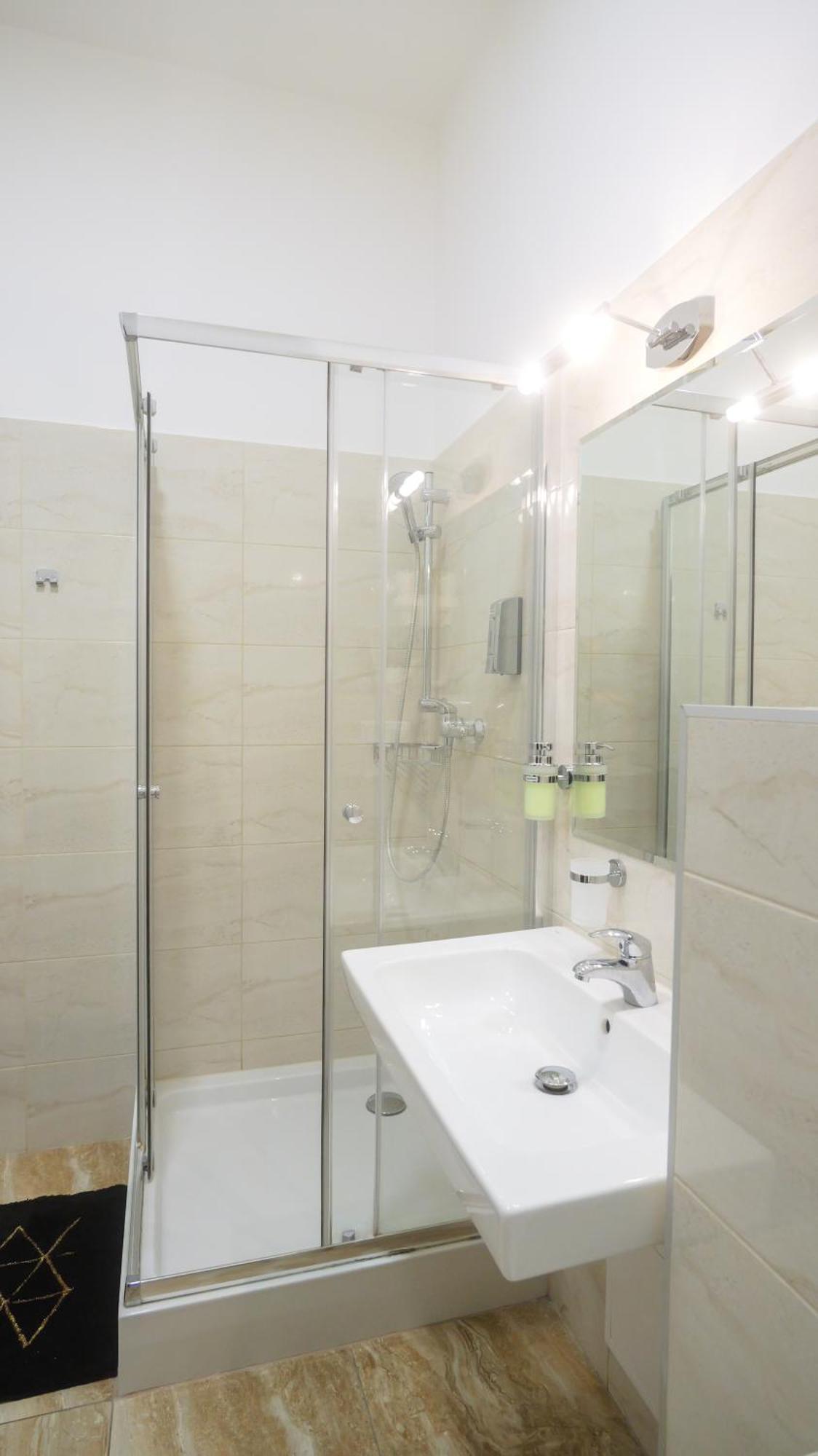 Premium City Centre Bedrooms Prešov Екстериор снимка